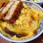 とんかつは飲み物。 - たまごソースかつ丼（大盛）990円（惣菜３種類まで無料、ご飯大盛無料）