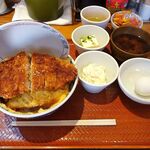 とんかつは飲み物。 - たまごソースかつ丼（大盛）990円（惣菜３種類まで無料、ご飯大盛無料）