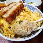 とんかつは飲み物。 - たまごソースかつ丼（大盛）990円（惣菜３種類まで無料、ご飯大盛無料）