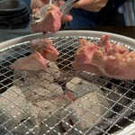 餃子・とんちゃん専門店 塚ちゃん餃子 - 名物まるごと1本タン　¥900