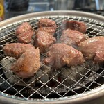 餃子・とんちゃん専門店 塚ちゃん餃子 - 名物まるごと1本タン　¥900