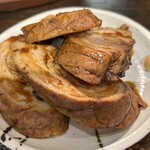 餃子・とんちゃん専門店 塚ちゃん餃子 - 炙りチャーシュー　¥600