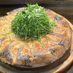 餃子・とんちゃん専門店 塚ちゃん餃子 - 餃子20個　¥1200 しそトッピング¥150