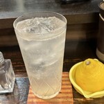 餃子・とんちゃん専門店 塚ちゃん餃子 - 生レモンサワー　¥550