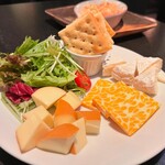 puraibe-tokoshitsunikubaruba-demba-den - チーズの盛合せ(マーブルチーズ、カマンペールチーズ、スモークチーズ)