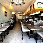 小菜一碟 - 左の席がウェイティング用　カウンター10席