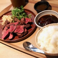 炭火焼肉 肉の匠 ひうち - 和牛限定赤身ステーキ＆ミニタンシチュー