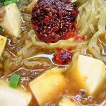 正龍 - 正龍特製ラー油を投入