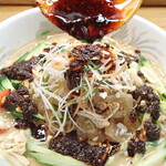 正龍 - 自家製ラー油を投入