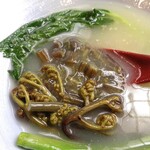 季節料理 みかみ - ワラビとミツバの白湯スープ