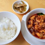 赤坂 四川飯店 - 四川飯店名物 陳麻婆豆腐とごはん 