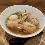鶏と鮪節 麺屋勝時 - 鮪節ラーメン 全部のせ(980円)