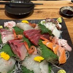 おやじの店 - コースの刺し盛りどれも厚切りブリッブリ