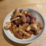 鳥 から揚げ うえ山 - 間違ったミックスナッツ