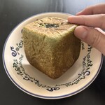 俺のBakery - レンジで20秒、オーブンで1分温めました。
            重圧感があるCUBE型（⬜︎6〜7cm）のあんぱんであるΣ(￣。￣ﾉ)ﾉ