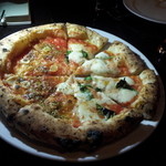 ナポリターナ(左)とマルゲリータ(右)