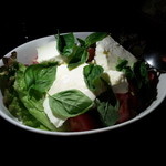 水牛のモッツァレラを使ったカプレーゼ
