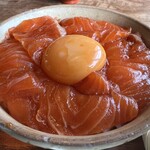 山雨堂 - もみじますズケ飯、黄身が更に食欲をそそります！