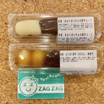 247321299 - よくばりチョコ団子(白・黒)¥194内、よくばり団子(みたらし・くさ団子)¥129内　19時頃どちらもこの価格の更に30%オフで購入。よくばりシリーズは少しずついろんな味を食べられてとても良い。