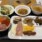 函館国際ホテル - ふ海鮮丼、サラダ、麻婆豆腐、豚汁、バイキングプレート