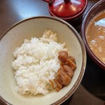 麺処 と市 - ごはん（貝柱の佃煮と自家製おかか付き）