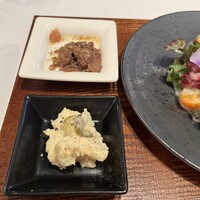 洋食 ヨコオ - ポテトサラダとしぐれ煮もとても美味しかった！