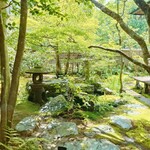 元祖 本吉屋 - 2024年5月　手入れの行き届いた中庭