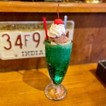 カフェ マチルダ - チョコミントクリームソーダ