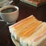 シンプル〜なサンドイッチと珈琲のセット