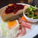 アイアンホース - 目玉焼きモーニング(ドリンク＋250円)