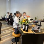 KOJI CAFE - カウンター  テーブル席