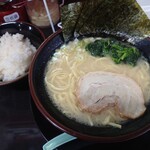 横浜家系ラーメン 武石家 - 料理写真: