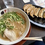 ラーメン横綱 - 2023/04/21 ラーメン（並）+黒豚餃子