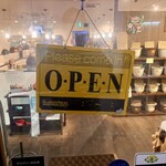 ハローコーヒー - 店舗出入口