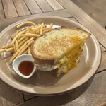 オールウェイズサンシャイン サンドイッチバー - ベーコンエッグチーズサンド 税込み924円