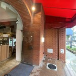 THE CITY DONUTS AND COFFEE - 店舗入り口