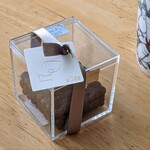 アレ - 4枚入りのチョコクリームサンドクッキー。2枚食べました