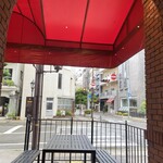 THE CITY DONUTS AND COFFEE - テラス席、北野坂