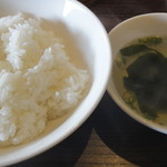 弘 - 焼肉定食・・・ご飯とスープ