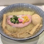 Taishio Soba Touka - すっきりやさしいスープ。うまみ強め塩っけ少なめ。