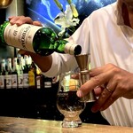 Blues'Bar Shine - ラフロイグ10年(LAPHROAIG 10YEARS)
      アイラモルトの王様と呼ばれ、世界中に熱狂的なファンを持つウィスキー。今夜、隣にも熱狂的な師匠がいましたよ笑