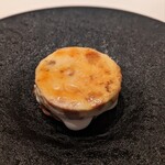 カンテサンス - セミドライデコポン。薄くもカリッとしたクレープ生地、ふんわりとした生クリーム、ほのかな酸味ともっちりとした食感のデコポンとキャラメリゼのほろ苦さとシャリッとした食感。かなりクラシックな味わいで大好き。