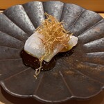 鮨かわなか - 熟成クエ（12日）　飴煮だれとごぼうの素揚げ