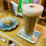 Zao樹のなか 採りたてやさいとチーズケーキ - アイスカフェラテとチョコレートチーズケーキ