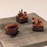 カンテサンス - アーモンドクッキー。カリッと固めなクッキー。ずっと思っていたけれど、1個じゃ足りない。