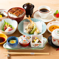 いろいろな料理が少しづつ【ミニうなぎ御膳】