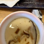 Sushi Dainingu Aoki - きのこと貝柱の入った茶碗蒸しでした。美味しかったです。