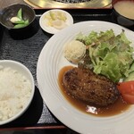 Yakiniku Dokoro Ippin Ichie - ハンバーグ定食1,100円（税込）