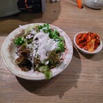 아카카라 누마즈점 - サラダとキムチ。