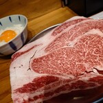 カウンター焼肉かるび - 10秒ロース　卵黄ライス付き